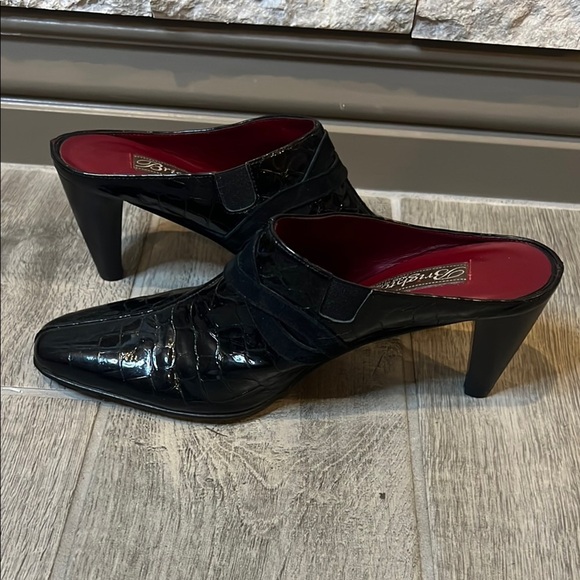 Brighton Black Romeo patent leather mules with silver medallion accent, size 7.5 - Picture 9 of 14